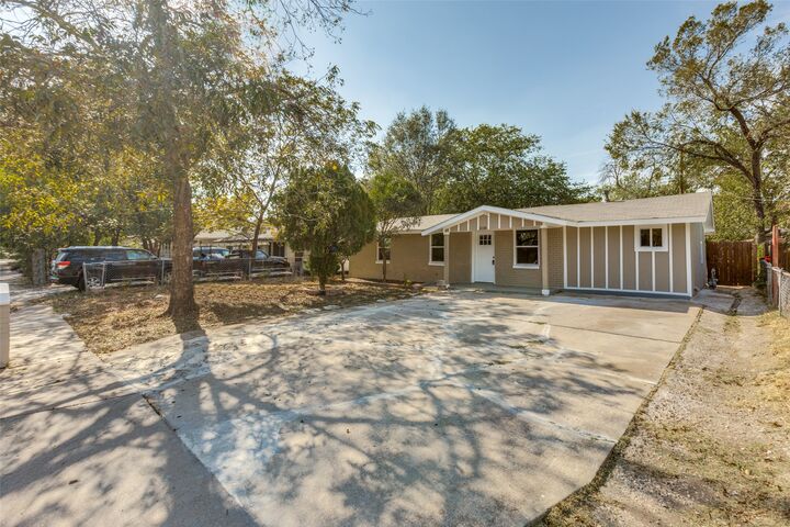 Property Photo:  1118 Spur Street  TX 78721 