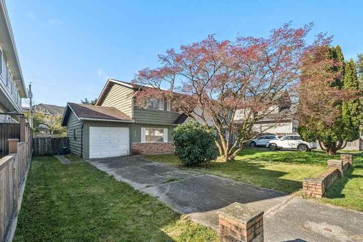 Photo de la propriété:  3740 Blundell Road  BC V7C 1G4 