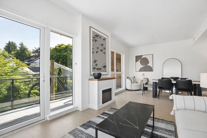 Property Photo: 422 E 3rd Street 321 BC V7L 0K1