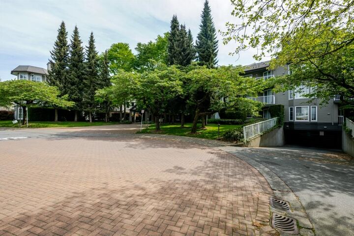 Photo de la propriété:  15150 108 Avenue 201  BC V3R 0V1 