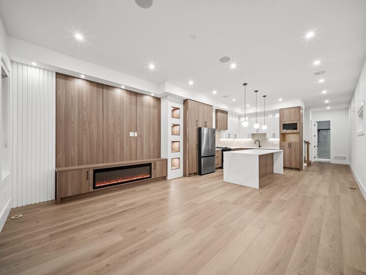 Property Photo: 11480 138A Street 102 BC V3R 0J3