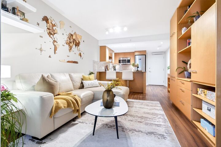 Property Photo:  135 E 17 Street 413  BC V7L 0C4 