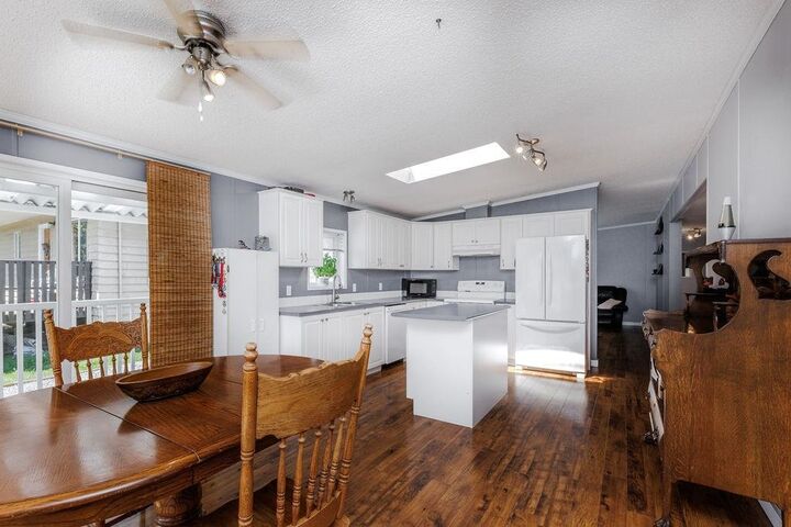 760 Hillcrest Road — photo 1