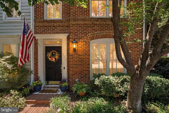Property Photo: 301 S Henry Street VA 22314