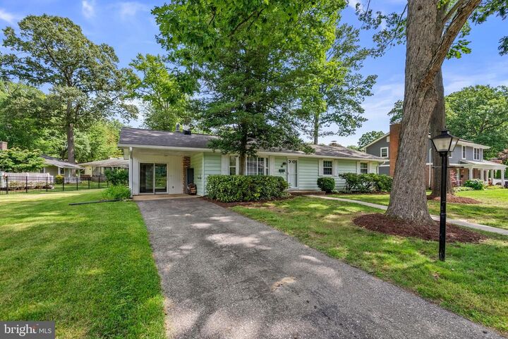 Property Photo:  812 Cottonwood Drive  MD 21146 
