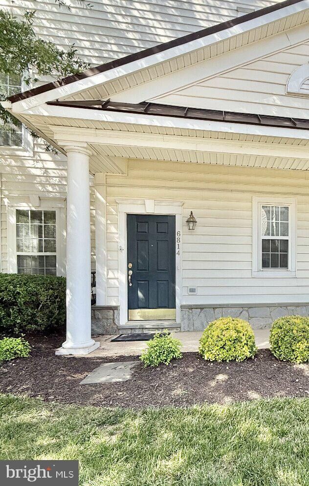 Property Photo:  6814 Sabbarton Place 92  VA 20155 