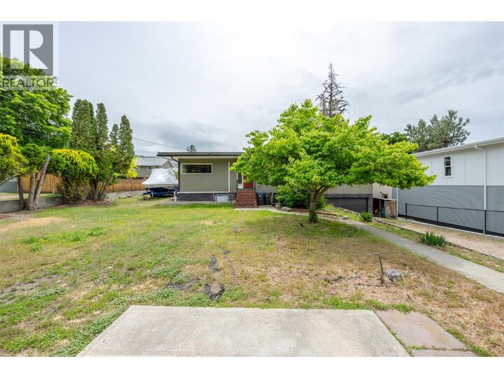 Property Photo: 1322 Ridgedale Avenue BC V2A 2S2