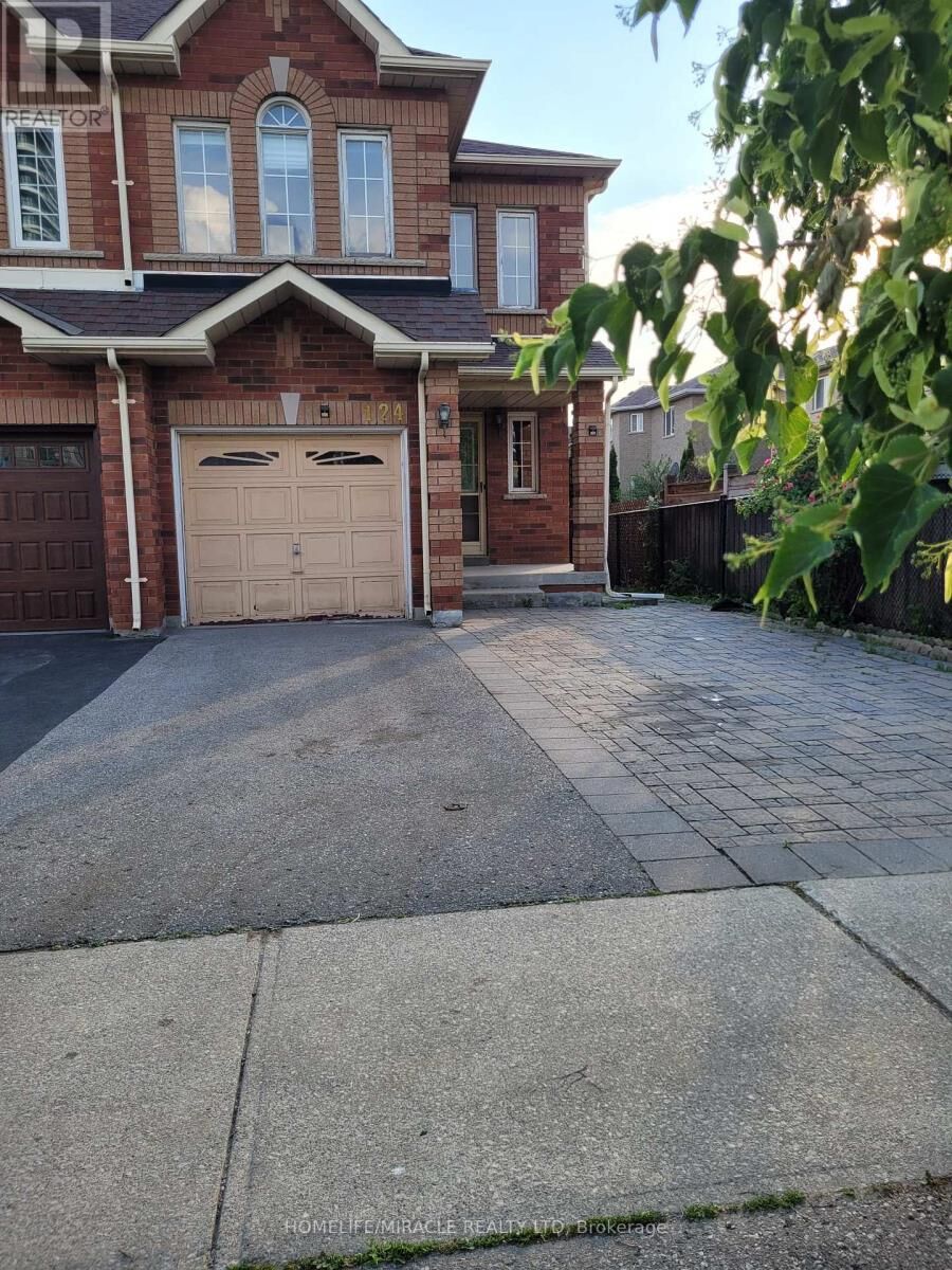 Property Photo:  124 Lindenshire Avenue Upper  ON L6A 2N5 
