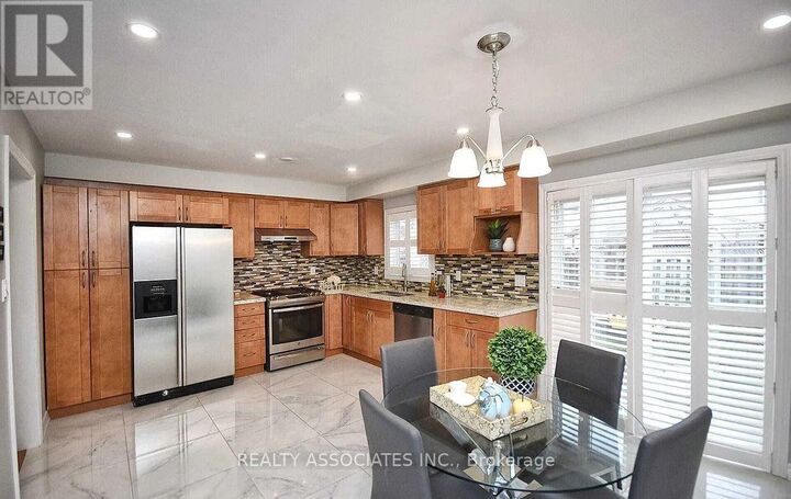 Property Photo: 33 Holloway Road ON L3S 4P2