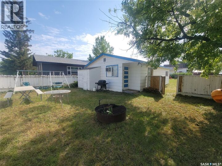 Property Photo:  1010 Sylvan Street  SK S0M 0L0 
