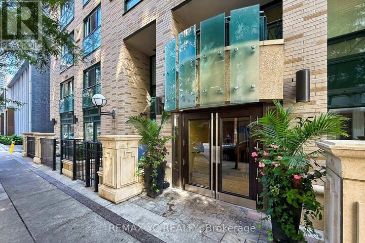Property Photo:  35 Hayden Street 1204  ON M4Y 3C3 
