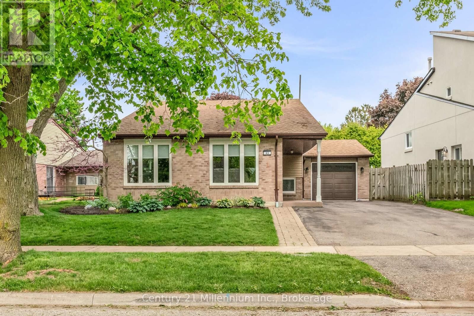 Property Photo:  43 Stoddart Drive  ON L4G 2G2 
