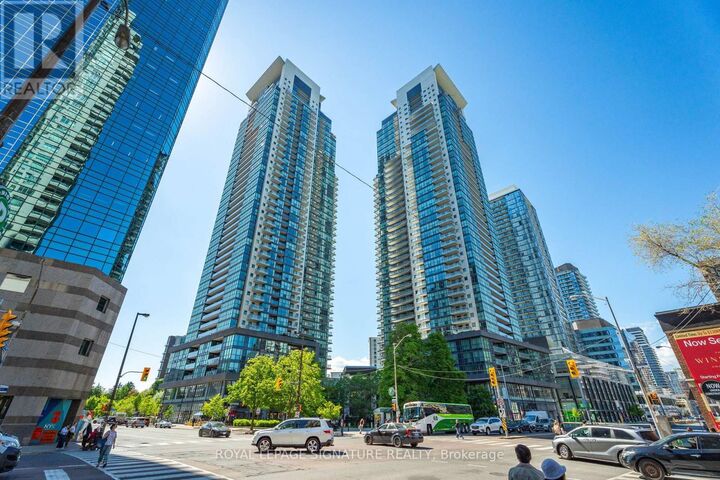Property Photo: 5168 Yonge Street 1108 ON M2N 0G1
