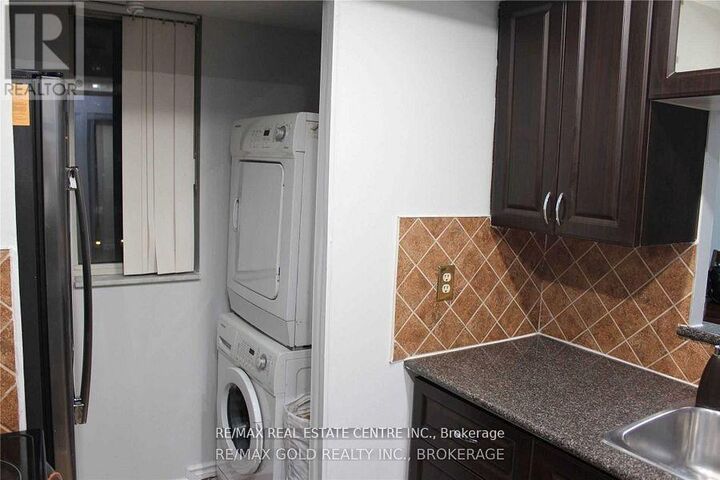 Property Photo:  265 Enfield Place 1110  ON L5B 3Y6 