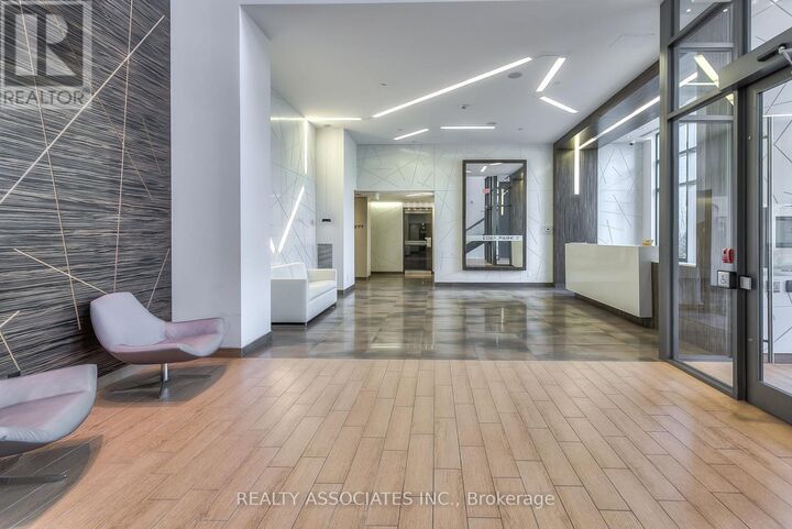 Property Photo:  277 South Park Road 1020  ON L3T 0B7 