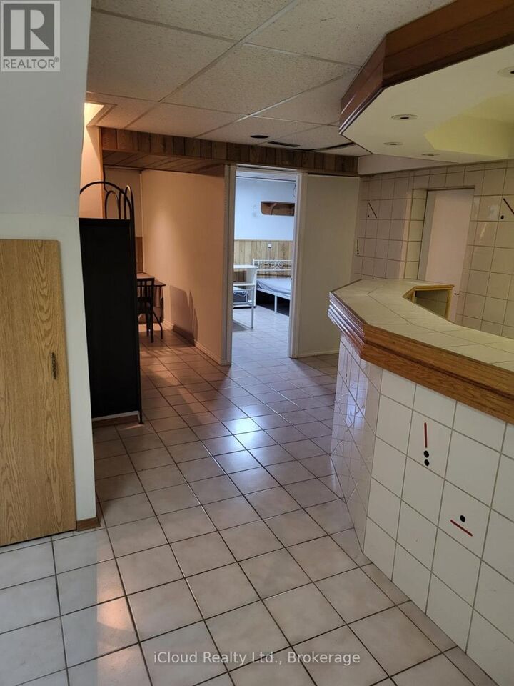 Property Photo: 2498 Privet Cres Crescent ON L5B 2S4
