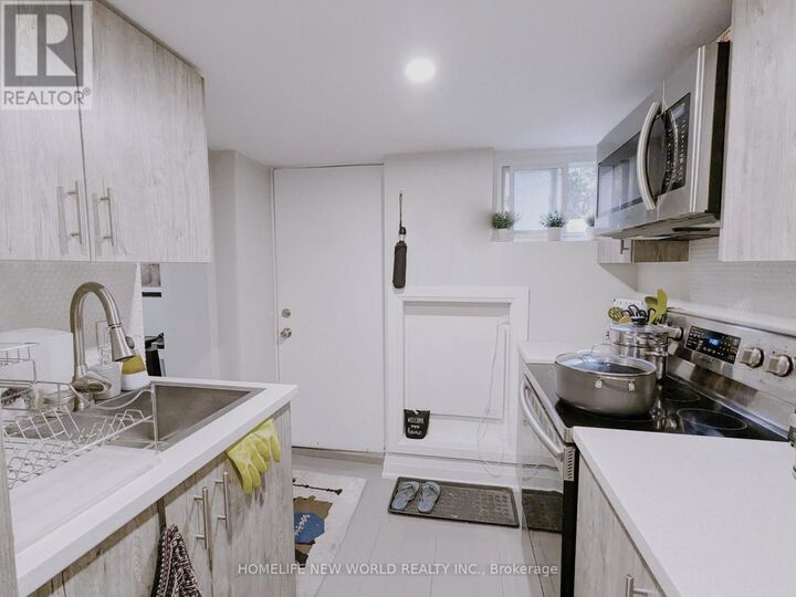 Property Photo:  276 Montrose Avenue Bsmt  ON M6G 3G8 
