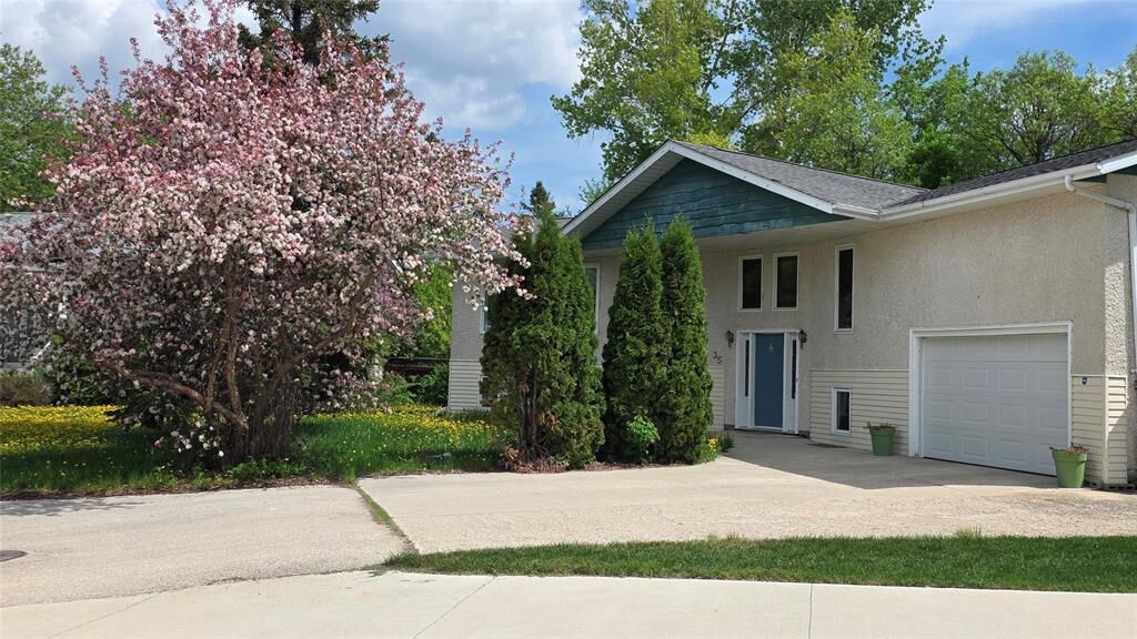 Property Photo:  35 Bunnie Place  MB R0C 0A0 