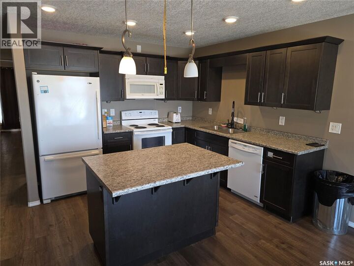 Photo de la propriété:  712 713 714 716 Columbia Avenue  SK S0L 1R0 