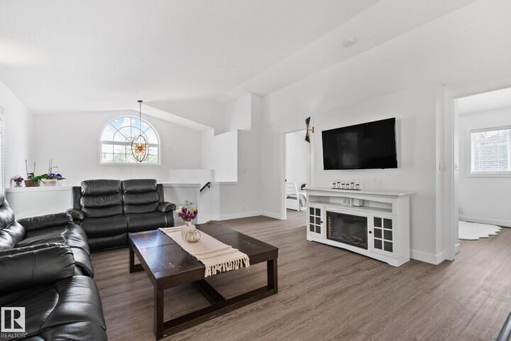 Property Photo:  1 Hunt Court  AB T8N 6P8 