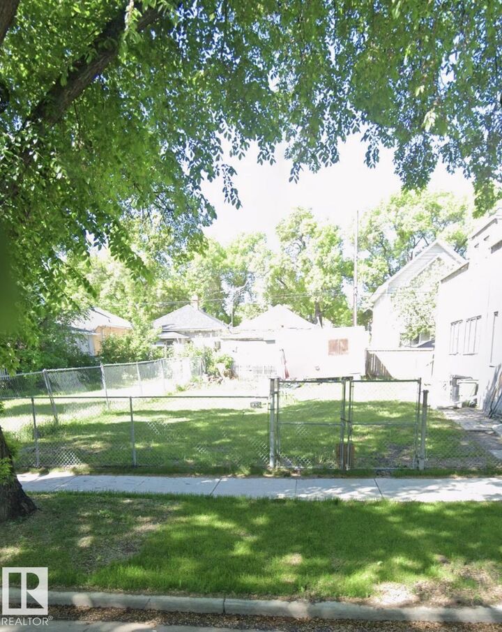 10848 92 Street NW — photo 1