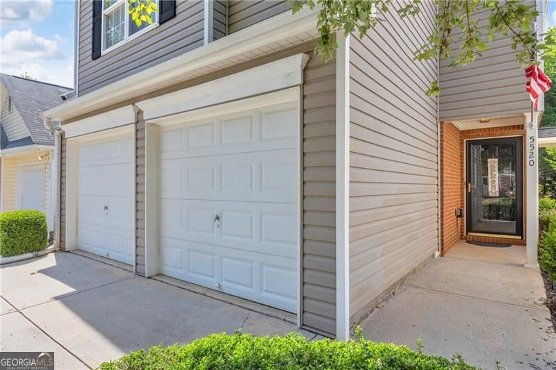 Property Photo: 5520 Mountain Top Place GA 30041