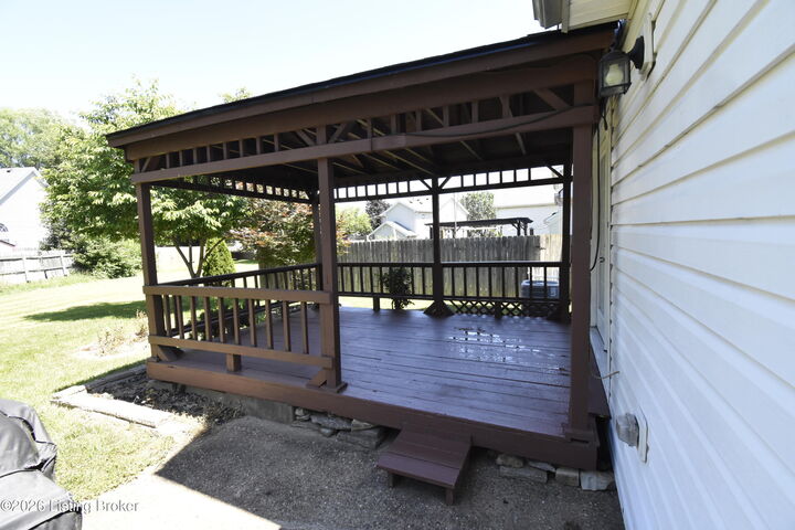 Property Photo:  4006 Mimosa View Dr  KY 40299 