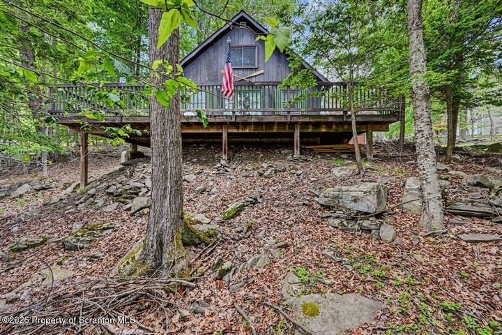 Property Photo:  1031 Canary Lane  PA 18436 