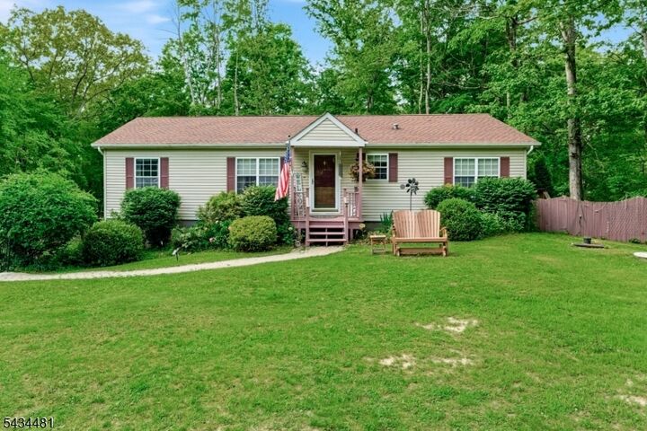 Property Photo:  11 Fox Run  NJ 07827 