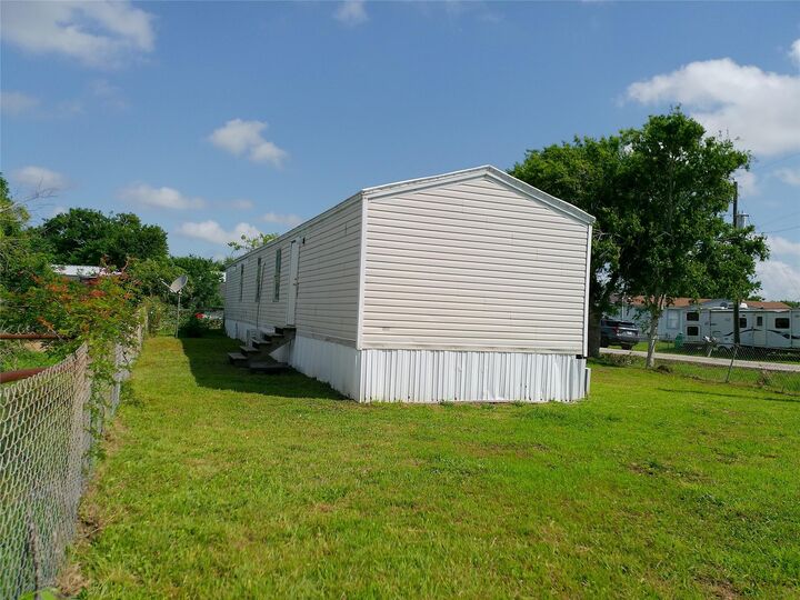 Property Photo: 2501 McDonald Road TX 77541