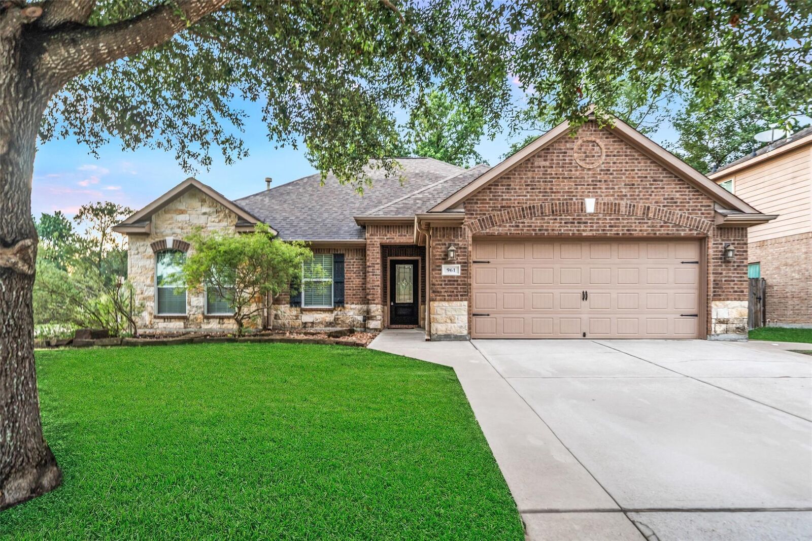 Property Photo:  961 Wannan Lane  TX 77301 