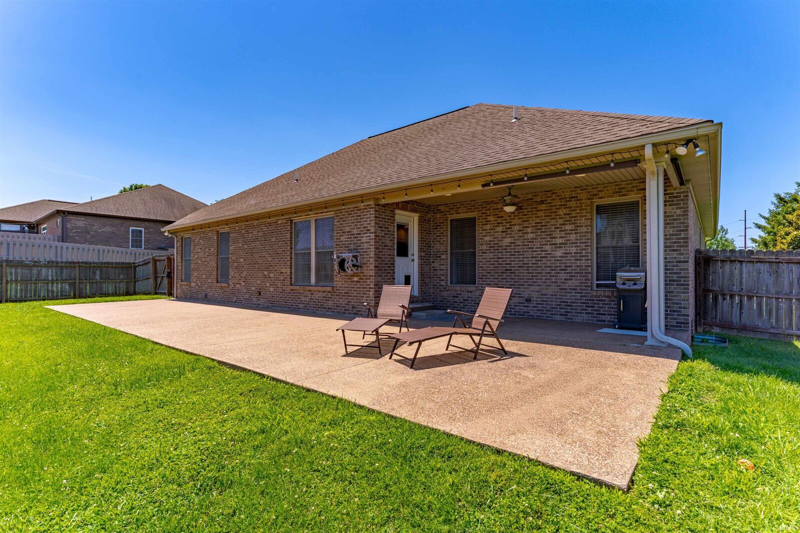 Property Photo:  4544 Elm Drive  IN 47630-2771 