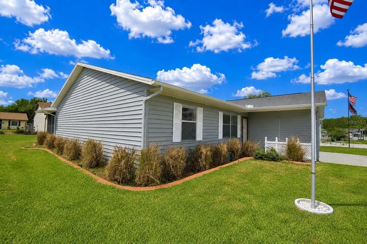 Property Photo:  4853 Colonnades Circle E  FL 33811 