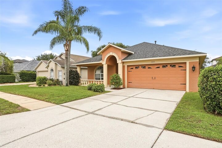 Property Photo:  16650 Fairbolt Way  FL 33556 