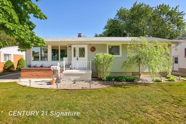 Property Photo:  2101 N Brentwood Place  MI 48732 