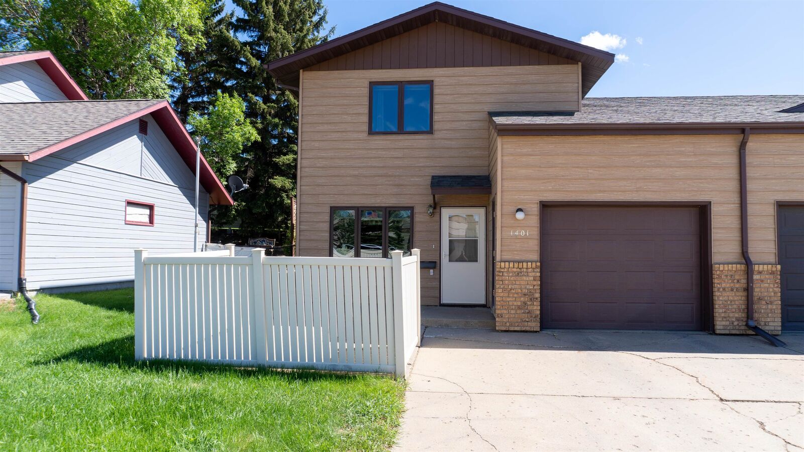 Property Photo:  1401 11 1/2 Ave SW  ND 58701 