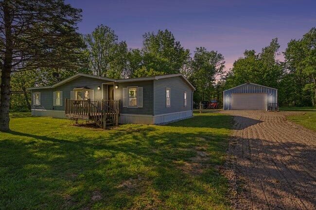 Property Photo:  71117 County Road 384  MI 49090 