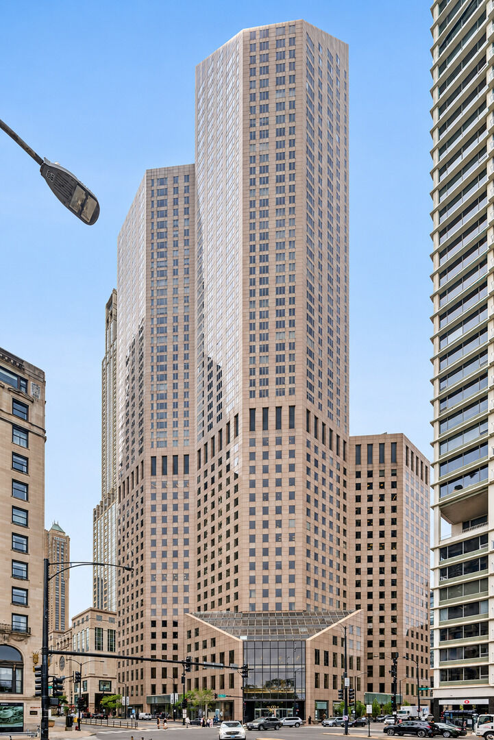 Property Photo:  950 N Michigan Avenue 3802  IL 60611 