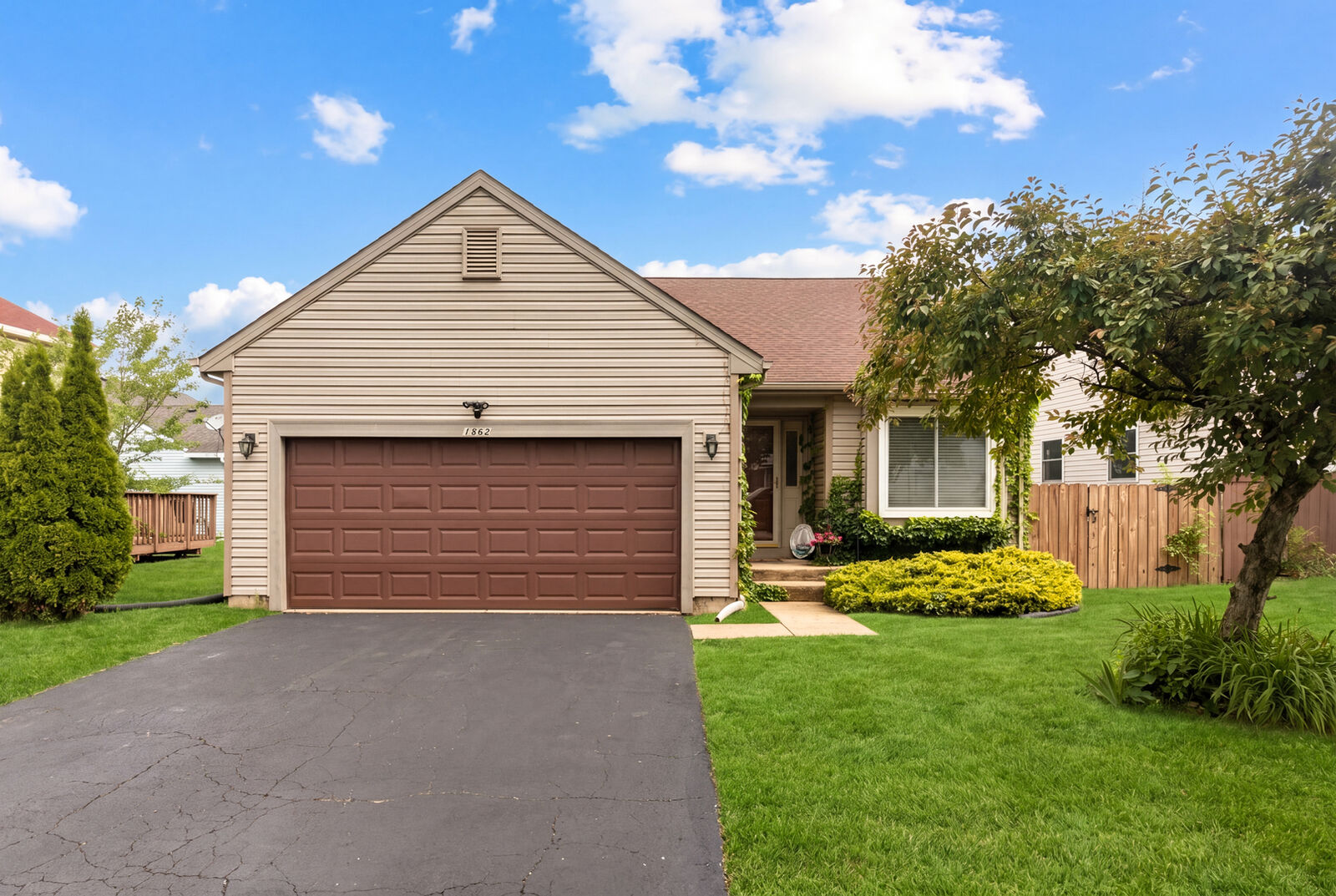 Property Photo:  1862 Grosse Pointe Drive  IL 60133 