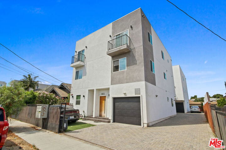 Property Photo:  1805 S New England Street  CA 90006 