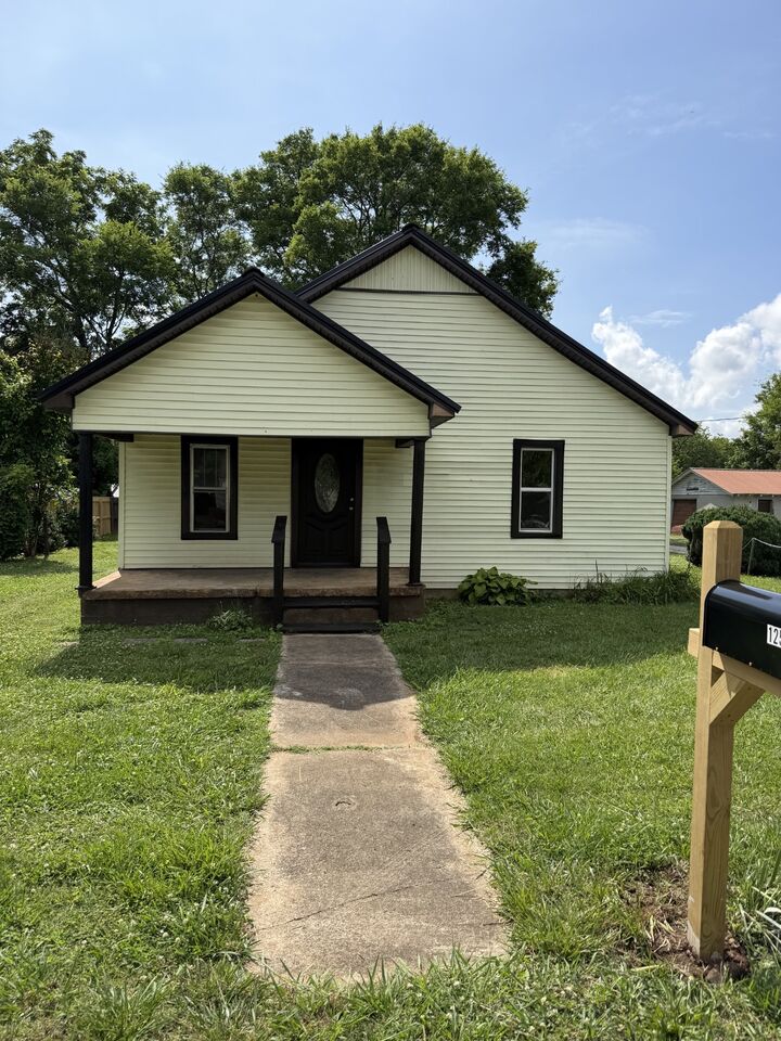 Property Photo:  125 Walnut St  TN 37318 