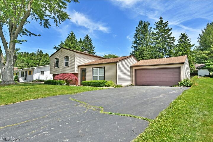 Property Photo:  566 Greenleaf Avenue NE  OH 44484 