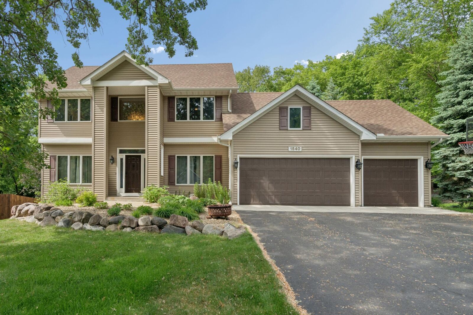 Property Photo:  1540 Viewcrest Lane  MN 55337 