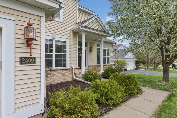 Property Photo:  2409 Golf Drive  MN 55129 