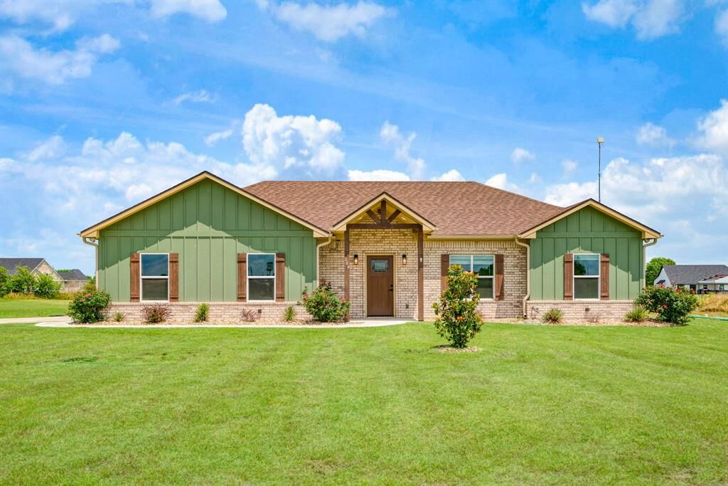 Property Photo:  204 Private Road 33083  TX 75486 