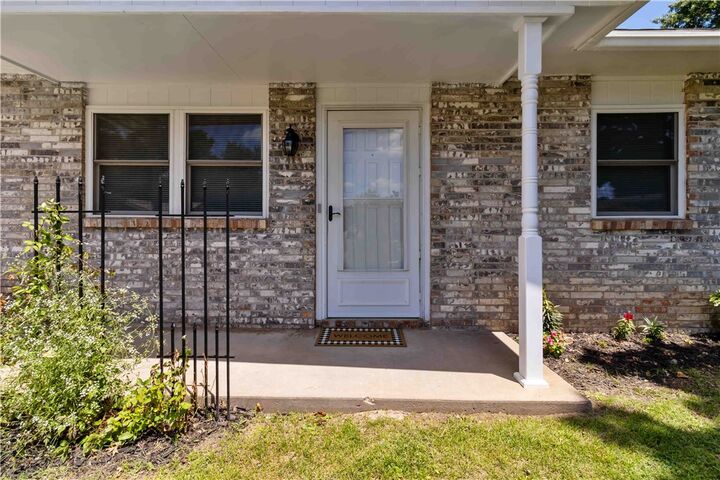 Property Photo:  703 Thomas Boulevard  AR 72762 
