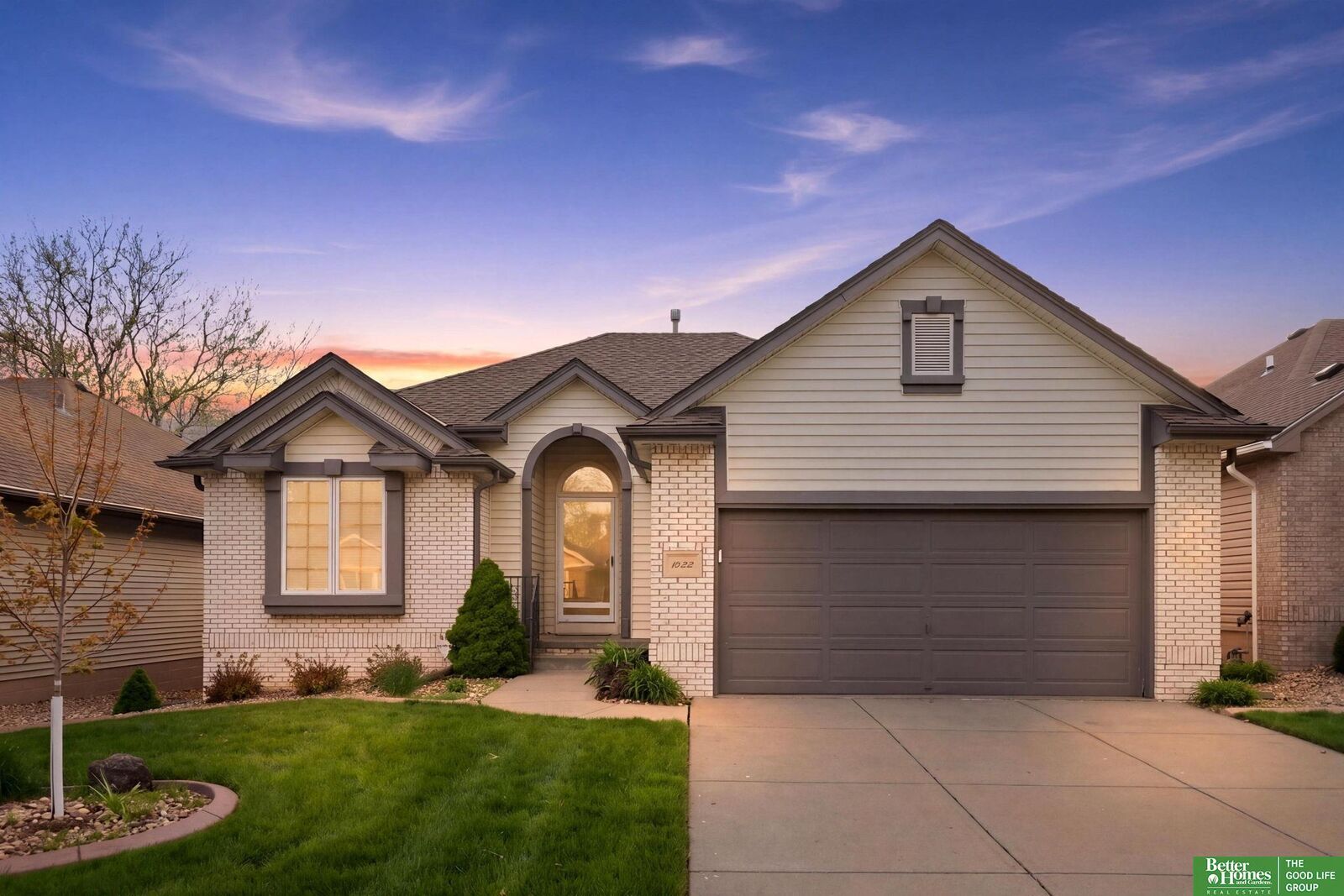 Property Photo: 10032 S 172nd Circle NE 68136-9999