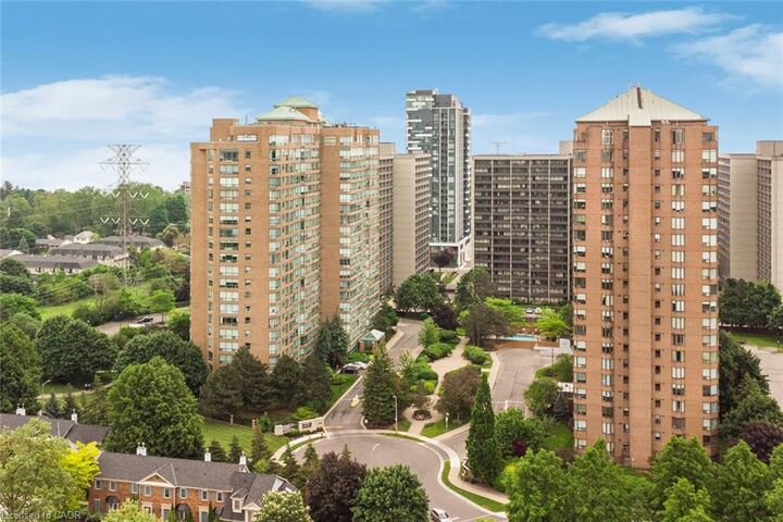 Property Photo:  1276 Maple Crossing Boulevard 1711  ON L7S 2J9 