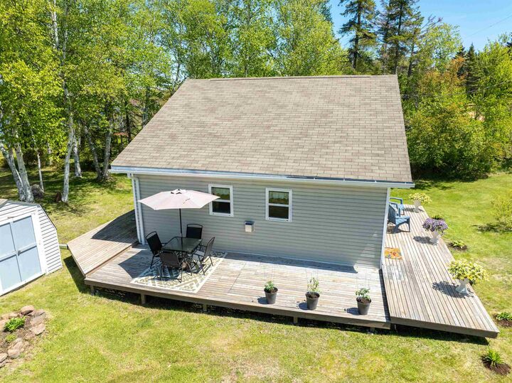 Property Photo:  122 Macpherson Lane  PE C1E 0R6 