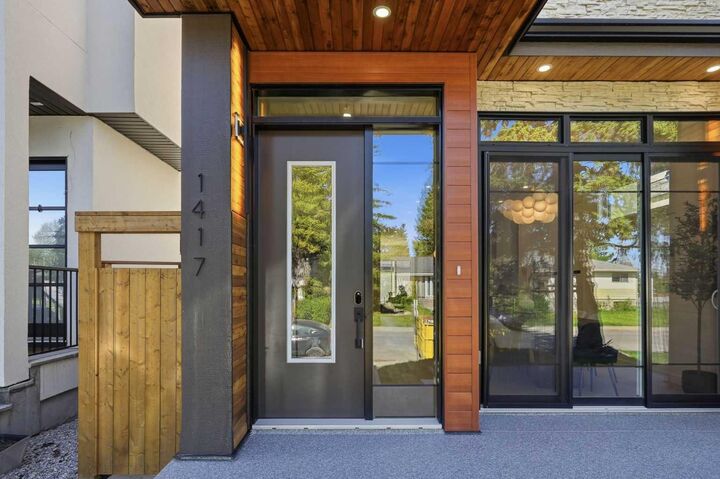 Property Photo:  1417 44 Street SW  AB T3C 2A7 